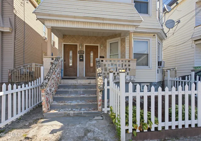 Photo 2 of Sale Pending at 825 Lincoln Ave, Schenectady, NY 12307 | MLS# 202624909 | Listing updated on 2026-09-02