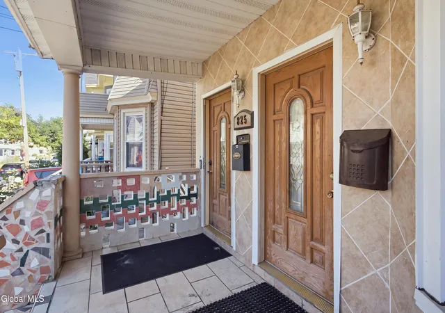 Photo 3 of Sale Pending at 825 Lincoln Ave, Schenectady, NY 12307 | MLS# 202624909 | Listing updated on 2026-09-02