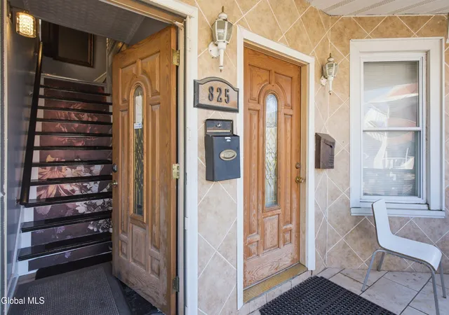 Photo 4 of Sale Pending at 825 Lincoln Ave, Schenectady, NY 12307 | MLS# 202624909 | Listing updated on 2026-09-02