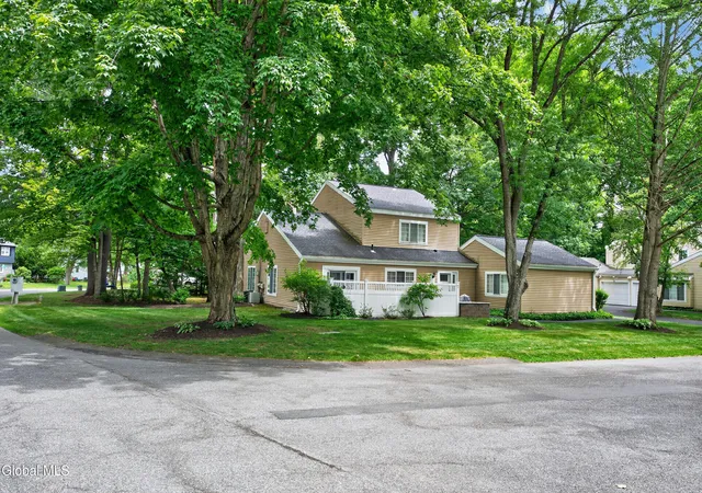 21st image of 18 Willow Dr, Bethlehem, NY 12054 | MLS# 202620756