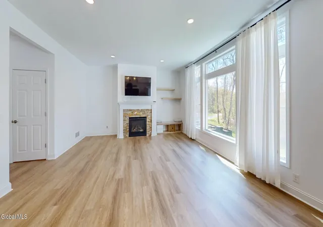 2nd image of 22 Wellington Ct, Clifton Park, NY 12065 | MLS# 202616872
