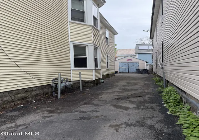 22nd image of 27 Catherine St, Schenectady, NY 12307 | MLS# 202617034