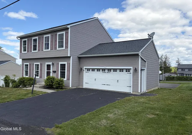 Photo 3 of Sale Pending at 11 Highland View Ave, Rensselaer, NY 12144 | MLS# 202616991 | Listing updated on 2026-07-31