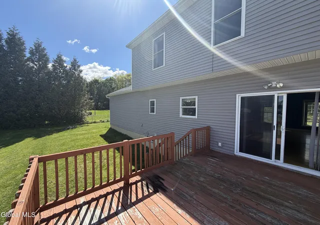 Photo 4 of Sale Pending at 11 Highland View Ave, Rensselaer, NY 12144 | MLS# 202616991 | Listing updated on 2026-07-31