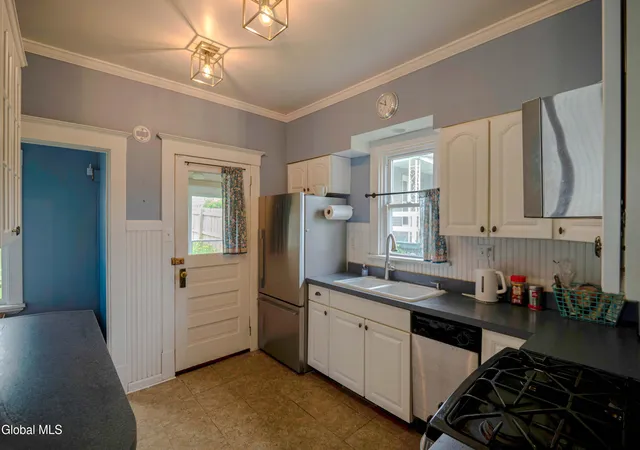 Homes for sale in Hudson, NY | 957 Columbia St, Hudson, NY 12534 | MLS# 202617293