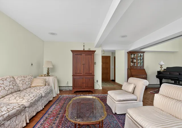 Homes for sale in Niskayuna, NY | 1283 Hawthorn Rd, Niskayuna, NY 12309 | MLS# 202617802