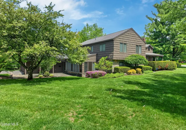 Homes for sale in Niskayuna, NY | 1283 Hawthorn Rd, Niskayuna, NY 12309 | MLS# 202617802
