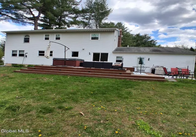 Homes for sale in Clifton Park, NY | 17 Cider Mill Dr, Clifton Park, NY 12065 | MLS# 202617266