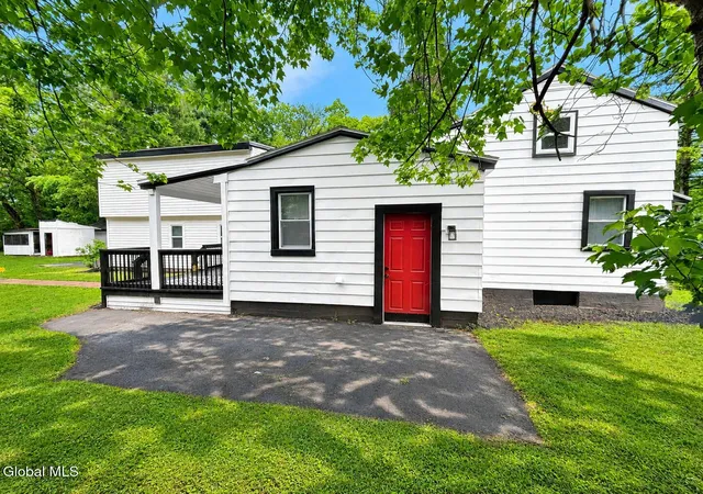 Homes for sale in Niskayuna, NY | 905 Balltown Rd, Niskayuna, NY 12309 | MLS# 202617276