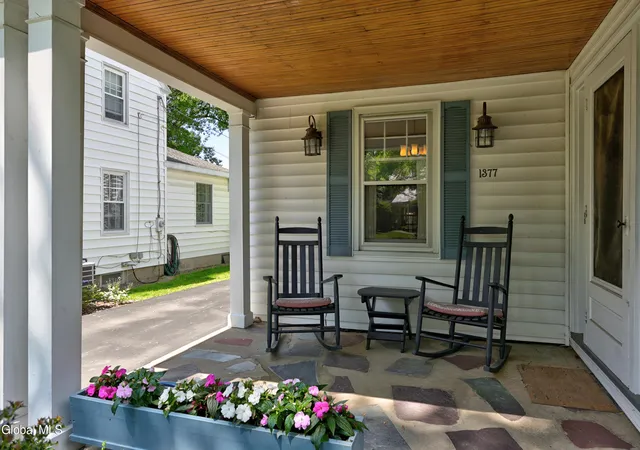 Homes for sale in Niskayuna, NY | 1377 Clifton Park Rd, Niskayuna, NY 12309 | MLS# 202618599