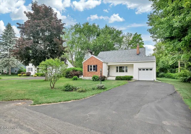 Homes for sale in Niskayuna, NY | 2027 Fairlawn Pkwy, Niskayuna, NY 12309 | MLS# 202620923