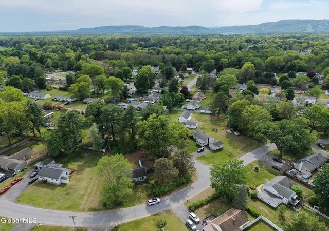 4th image of 18 Park Dr, South Glens Falls, NY 12803 | MLS# 202617814