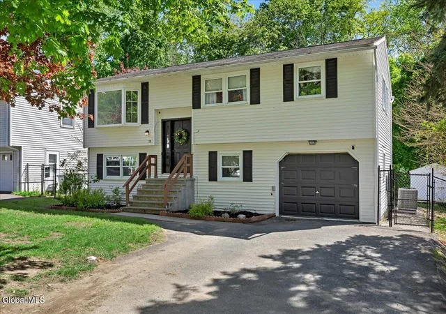 3rd image of 19 James Ln, Troy, NY 12182 | MLS# 202618207