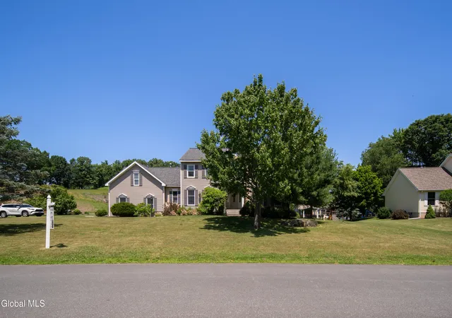 78th image of 7 Ledgewood Dr, Troy, NY 12180 | MLS# 202617975