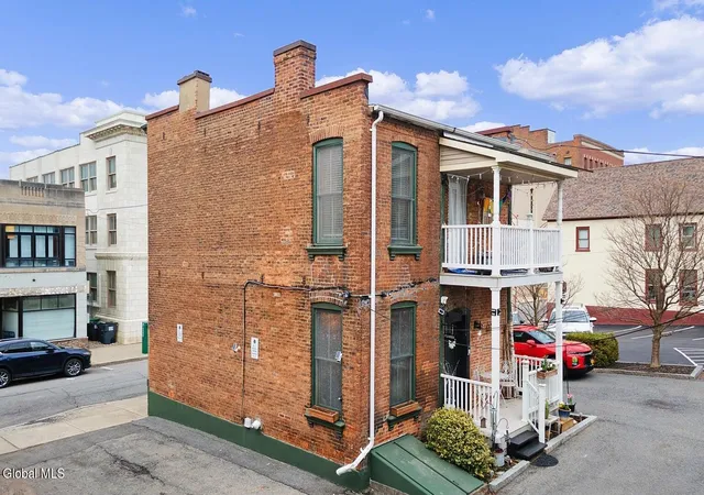 3rd image of 153 Barrett St, Schenectady, NY 12305 | MLS# 202618039