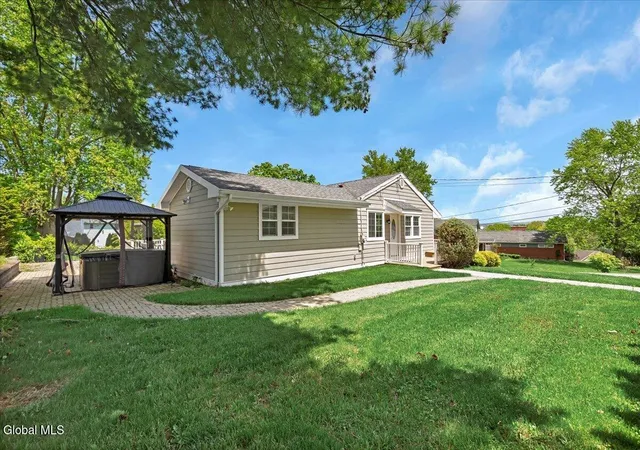 42nd image of 15 Youngs Pl, Latham, NY 12110 | MLS# 202618504