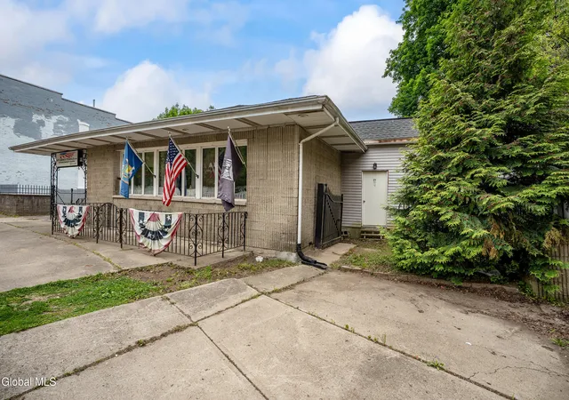 4th image of 171 Hill St, Troy, NY 12180 | MLS# 202618382