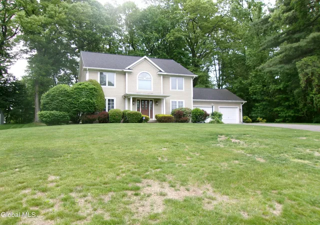Homes for sale in Niskayuna, NY | 15 Pinecrest Dr, Niskayuna, NY 12309 | MLS# 202618236