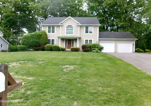 Homes for sale in Niskayuna, NY | 15 Pinecrest Dr, Niskayuna, NY 12309 | MLS# 202618236