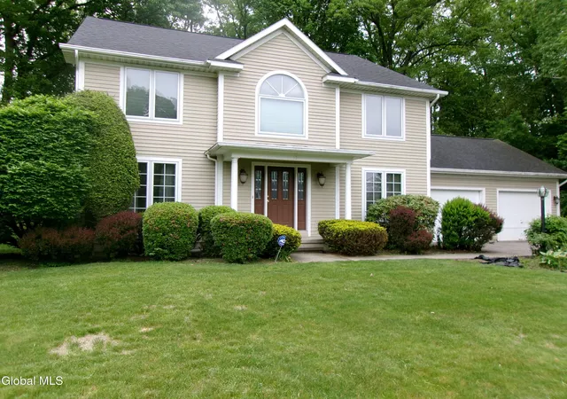 Homes for sale in Niskayuna, NY | 15 Pinecrest Dr, Niskayuna, NY 12309 | MLS# 202618236
