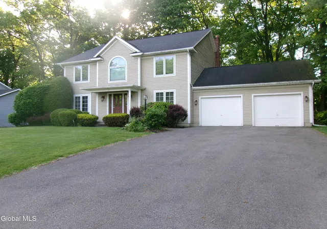 Homes for sale in Niskayuna, NY | 15 Pinecrest Dr, Niskayuna, NY 12309 | MLS# 202618236