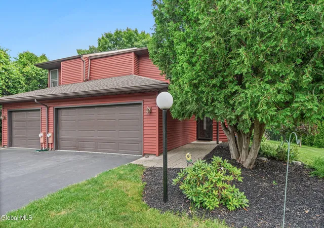 2nd image of 4 Oxford Rd, Bethlehem, NY 12159 | MLS# 202619545