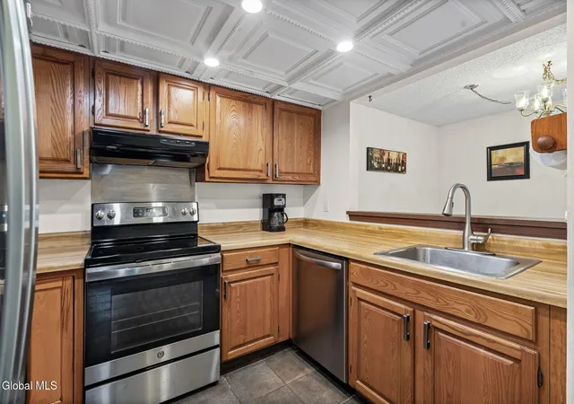 4th image of 4 Oxford Rd, Bethlehem, NY 12159 | MLS# 202619545