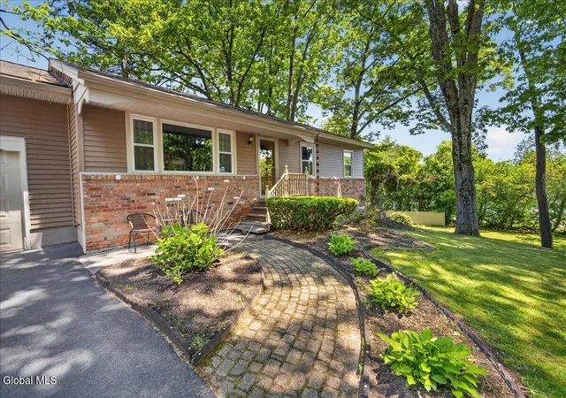 Homes for sale in Niskayuna, NY | 798 Westmoreland Dr, Niskayuna, NY 12309 | MLS# 202618250