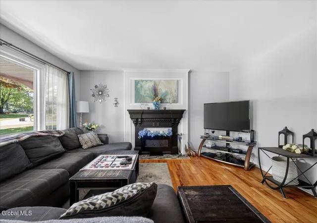 Homes for sale in Niskayuna, NY | 798 Westmoreland Dr, Niskayuna, NY 12309 | MLS# 202618250
