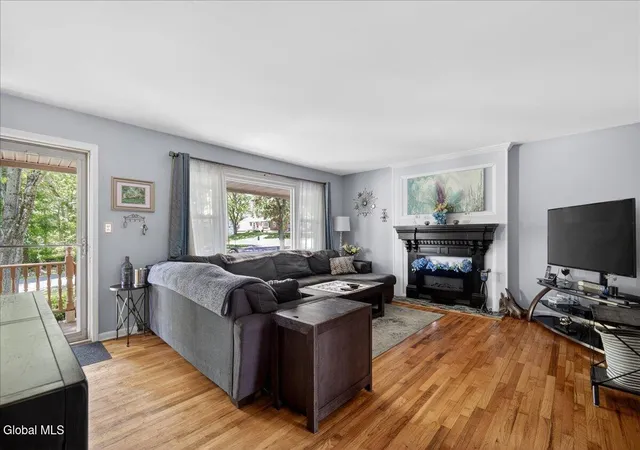 Homes for sale in Niskayuna, NY | 798 Westmoreland Dr, Niskayuna, NY 12309 | MLS# 202618250