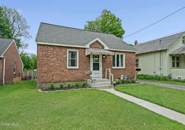 2nd image of 1892 Broad St, Schenectady, NY 12306 | MLS# 202620063