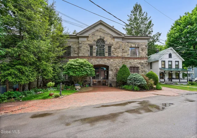 Homes for sale in Saratoga Springs, NY | 14 Talford Pl #UNIT 1, Saratoga Springs, NY 12866 | MLS# 202618450