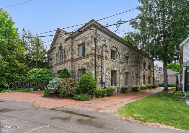 Homes for sale in Saratoga Springs, NY | 14 Talford Pl #UNIT 1, Saratoga Springs, NY 12866 | MLS# 202618450