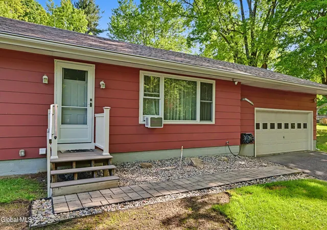 Photo 4 of Sale Pending at 206 Hillview Rd, Gloversville, NY 12078 | MLS# 202618961 | Listing updated on 2026-06-09