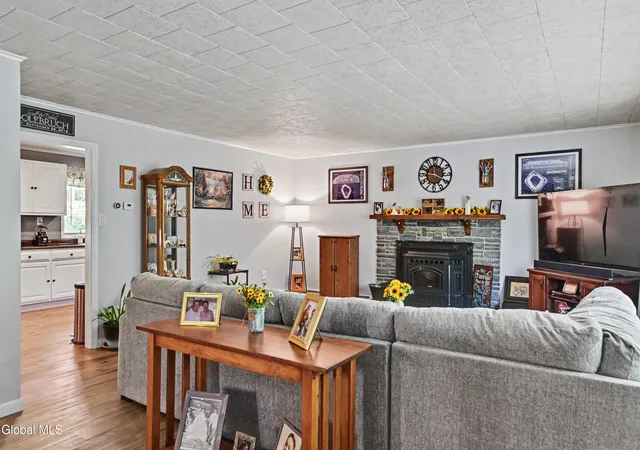 Photo 5 of Sale Pending at 206 Hillview Rd, Gloversville, NY 12078 | MLS# 202618961 | Listing updated on 2026-06-09