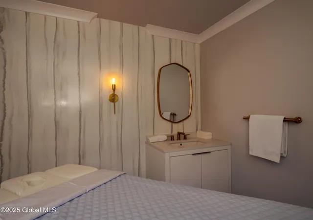 Homes for sale in Saratoga Springs, Inside, NY | 19 Washington Street, Saratoga Springs, Inside, NY 12866 | Houzeo