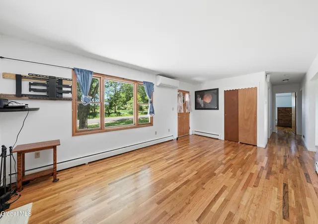 4th image of 412 Font Grove Rd, Slingerlands, NY 12159 | MLS# 202619247