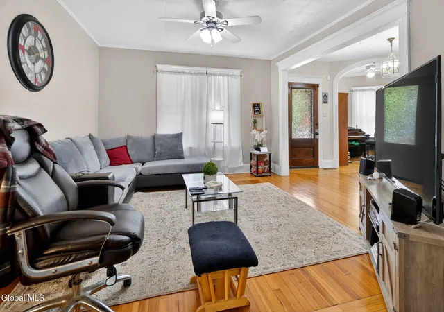Photo 4 of Single family home for sale at 1043 Glenwood Blvd, Schenectady, NY 12308 | MLS# 202619779 | Listing updated on 2026-09-11