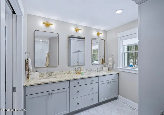 11th image of 2 Cannon Royal Dr, Saratoga Springs, NY 12866 | MLS# 202618565