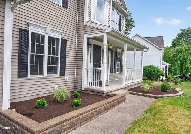 4th image of 10 Reynolds Ct, Bethlehem, NY 12054 | MLS# 202618742