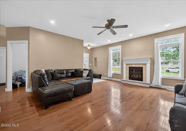 4th image of 641 Mohawk Ave, Schenectady, NY 12302 | MLS# 202618731