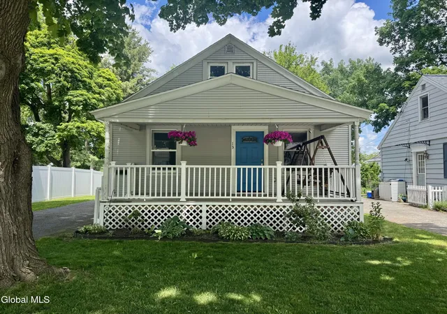 Homes for sale in Scotia, NY | 13 Knickerbocker Rd, Scotia, NY 12302 | MLS# 202618689