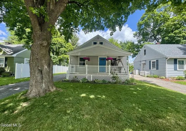 Homes for sale in Scotia, NY | 13 Knickerbocker Rd, Scotia, NY 12302 | MLS# 202618689