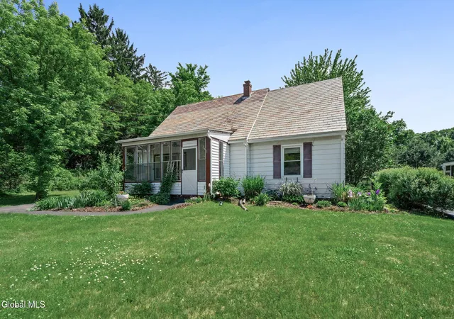 Homes for sale in North Greenbush, NY | 4 W Avenue B, North Greenbush, NY 12144 | MLS# 202618740