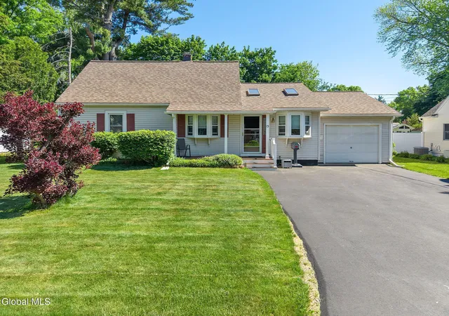 Homes for sale in Glenville, NY | 13 Saratoga Dr, Glenville, NY 12302 | MLS# 202618812