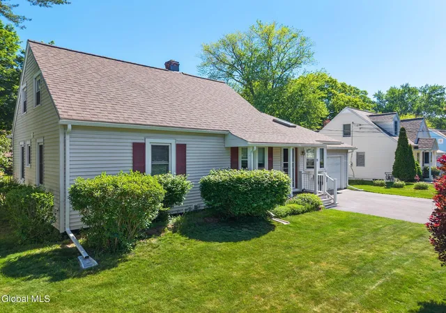 Homes for sale in Glenville, NY | 13 Saratoga Dr, Glenville, NY 12302 | MLS# 202618812