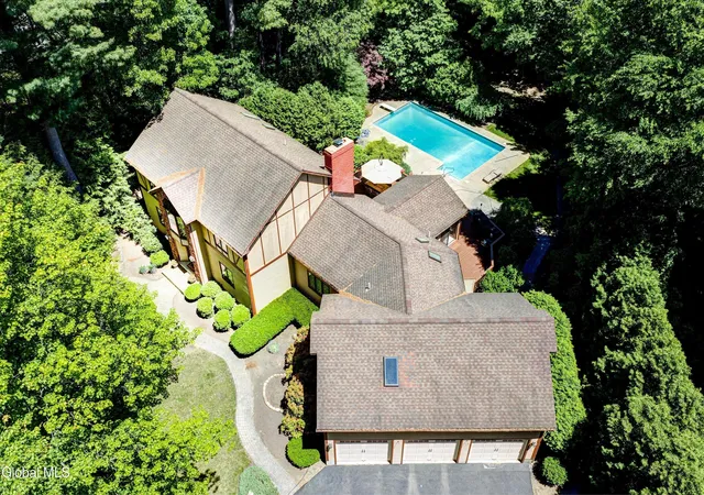Photo 1 of Sale Pending at 16 Innisbrook Dr, Clifton Park, NY 12065 | MLS# 202618796 | Listing updated on 2026-09-14