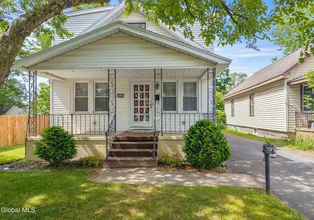 4th image of 2021 Cedarlawn Ave, Rotterdam, NY 12306 | MLS# 202619077