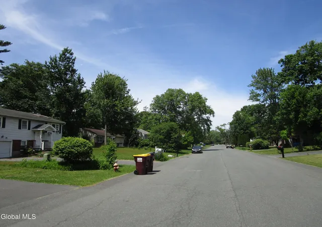 2nd image of 29 Garling Dr, Latham, NY 12110 | MLS# 202618890