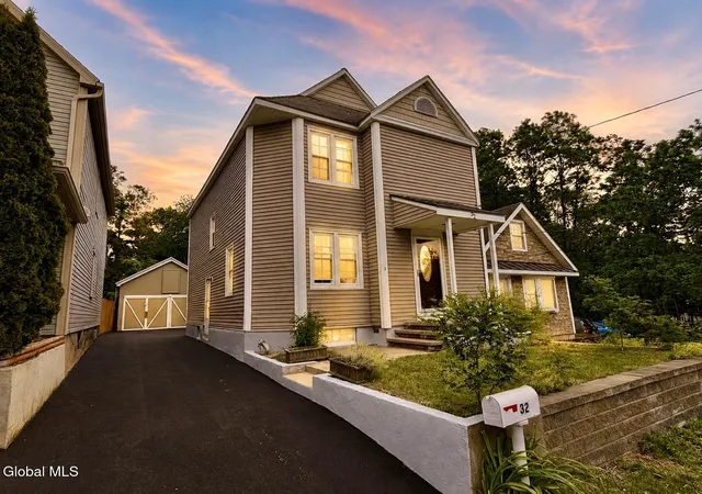 2nd image of 32 Mount Stuart Rd, Rotterdam, NY 12304 | MLS# 202618899
